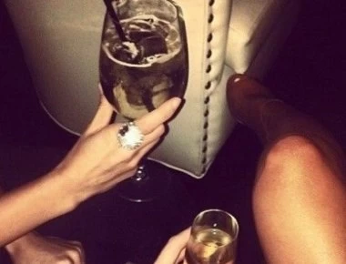 Πλούσιοι Άραβες «φορτώνουν» κορίτσια από τα Σκόπια στα σκάφη τους - Πόσα λεφτά προσφέρουν